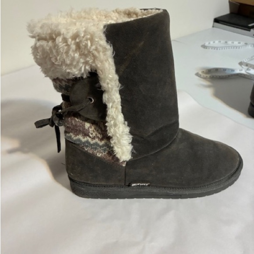 Muk Luks Black Winter Boots with Cream Fur